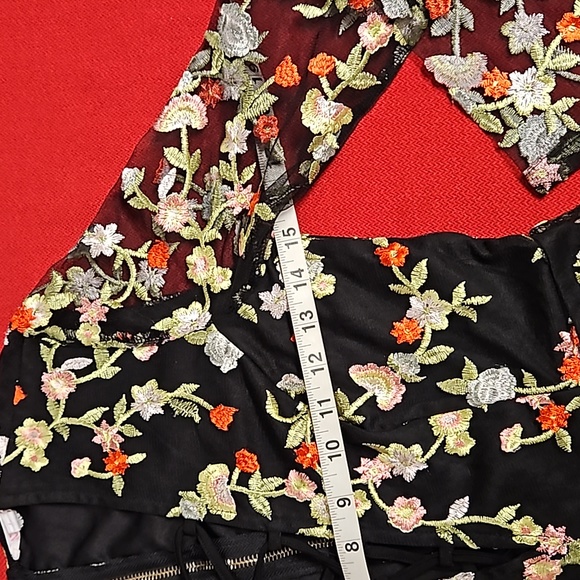 A'GACI Floral embroidered black mesh lace up long sleeve romper zip back S - Picture 5 of 8